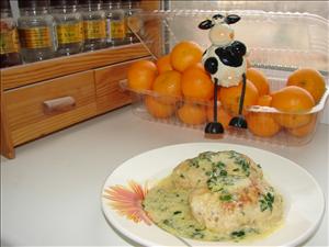 Фото рецепта «Рыбные котлетки под сметанным соусом»