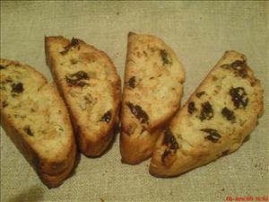 Фото рецепта «Бискотти с грецкими орехами и черносливом»