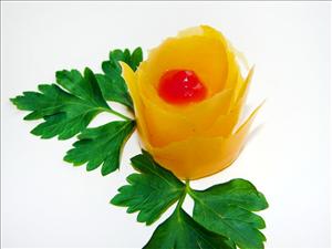 Фото рецепта «Роза из кожуры болгарского перца»