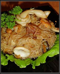 Фото рецепта «Морской коктейль с рисовой вермишелью»