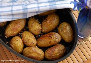 Фото рецепта «Картофель, запеченный в чесночном масле с розмарином»