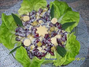Фото рецепта «Салат из фасоли с сухариками»