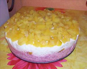 Фото рецепта «Персиковый торт с клубничным кремом»