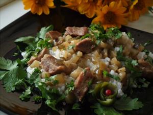 Фото рецепта «Свинина под соусом с солёными огурцами»