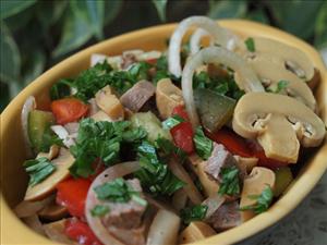Фото рецепта «Салат из языка с шампиньонами»