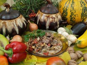 Фото рецепта «Мясо по-грузински с овощами Хмельной горшочек»