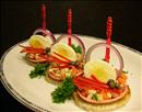 Пошаговое фото рецепта «Колбасные тарелочки с салатом Зимний гламур»
