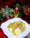 Пошаговое фото рецепта «Салат с креветками, сухариками и яйцами»