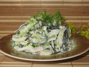 Фото рецепта «Салат с морской капустой и кальмарами»