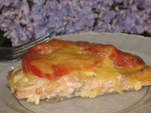 Фото рецепта «Горбуша, запеченная под сыром и помидорами»