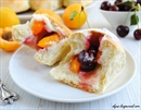 Пошаговое фото рецепта «Пирожки с абрикосами и вишней»