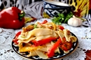 Фото-рецепт «Салат Янгелик с домашней лапшой и курицей»