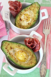 Фото рецепта «Яйцо в авокадо»