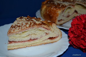 Фото рецепта «Катлы-паштет (слоеный пирог) с джемом»