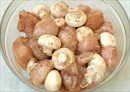 Пошаговое фото рецепта «Шашлык из курицы с шампиньонами на шпажках»
