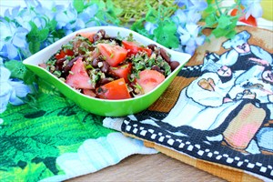 Фото рецепта «Салат с красной фасолью и помидорами»