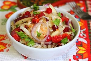 Фото рецепта «Салат из квашенной капусты и редьки»