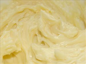 Фото рецепта «Масляный крем со сгущенным молоком»