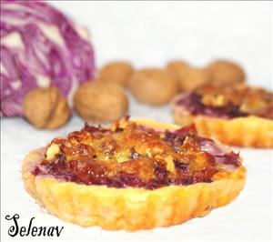 Фото рецепта «Тарталетки с краснокочанной капустой, сыром и грецкими орехами»