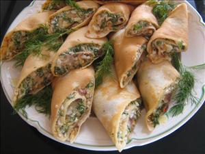 Фото рецепта «Закусочные пивные блины с салатом из сельди»