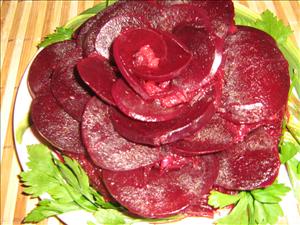 Фото рецепта «Тёплый салат из свеклы Чёрная роза»