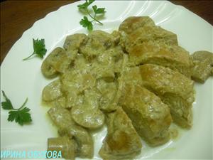Фото рецепта «Куриная грудка с шампиньонами в сливочном соусе»