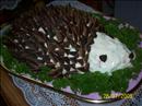 Пошаговое фото рецепта «Салат с копчёным кальмаром в форме ёжика»