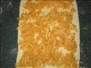 Пошаговое фото рецепта «Слоеные сырные завитки с красным перцем»