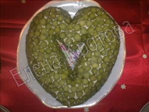 Фото рецепта «Салат змейка в форме сердечка»