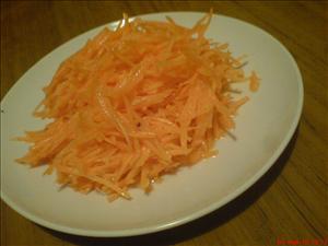 Фото рецепта «Морковный салат с лимонно-имбирно-медовой заправкой»
