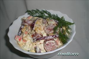Фото рецепта «Салатик с крабовыми палочками и охотничьими колбасками»