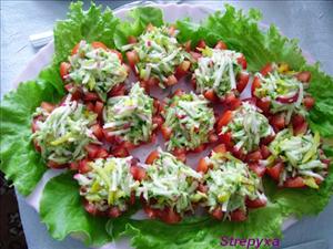 Фото рецепта «Салат с авакадо в помидорах»