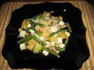 Фото рецепта «Салат с фасолью, апельсином и брынзой»