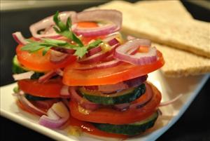 Фото рецепта «Испанский салат с огурцами и помидорами»