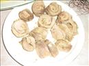Пошаговое фото рецепта «Мясные рулетики с сыром и чесноком с гарниром в рукаве»