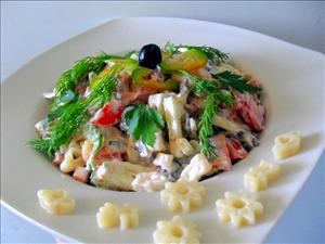 Фото рецепта «Макаронный салат с ветчиной и овощами»