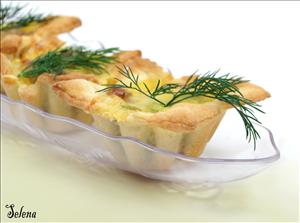 Фото рецепта «Закусочные корзинки с кабачком, колбасой и сыром»