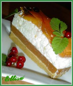 Фото рецепта «Десертный торт с йогуртом и персиками»