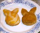 Пошаговое фото рецепта «Слоеные кролики с персиками»