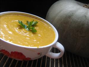 Фото рецепта «Суп-пюре из тыквы с гренками и сыром»