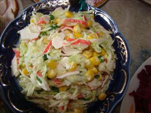 Фото рецепта «Салат с крабовыми палочками и кукурузой»