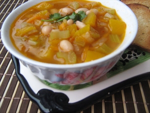 Фото рецепта «Фасолевый суп с тыквой и имбирём»