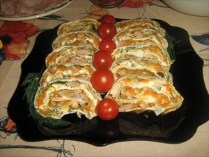 Фото рецепта «Рулет из лаваша с мясом и овощами» Фото рецепта «Рулет из лаваша с мясом и овощами»