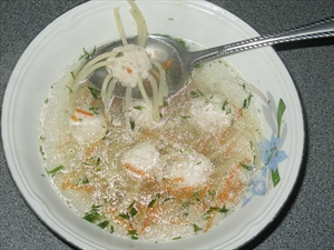 Фото рецепта «Детский суп с фрикадельками Осьминожки»