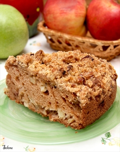 Фото рецепта «Пряный яблочный кекс с ореховой посыпкой»