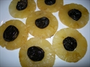 Пошаговое фото рецепта «Окорочка в вине с ананасами и черносливом»