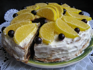 Фото рецепта «Блинный торт с финиками и лимоном»