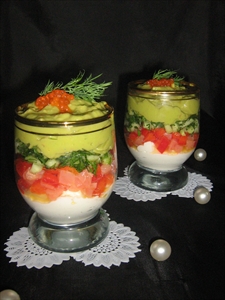 Фото рецепта «Verrines с сёмгой, сырным кремом и кремом из авокадо»