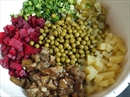 Пошаговое фото рецепта «Винегрет с маринованными грибами»