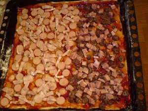 Фото рецепта «Пицца Сердечно-колбасная»